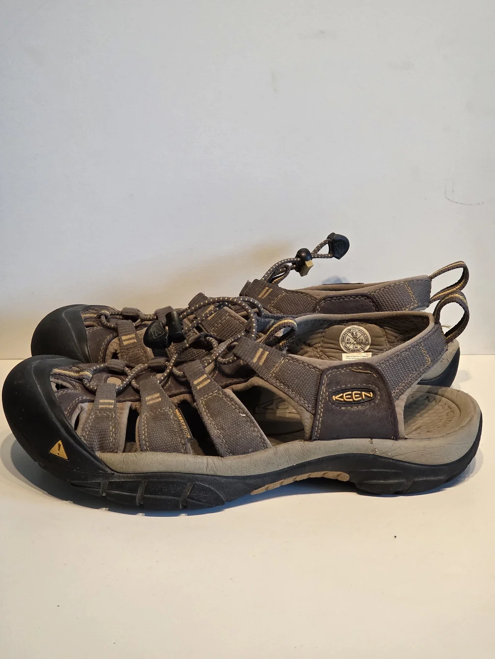 Keen Sandals Men’s 8.5 Newport H2 Olive Green/Yellow Water Hiking Active Sport